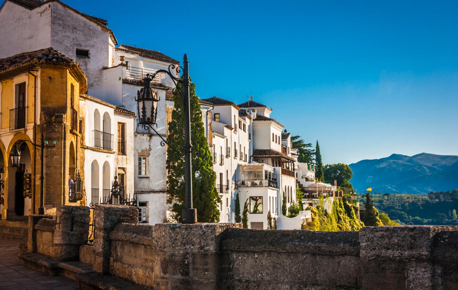Puente Nuevo de Ronda al atardecer sobre el tajo